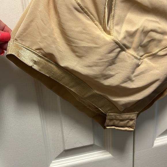brand new shapewear - Picture 5 of 9